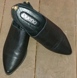 Bueno Beau flat pointy-toe shoes.